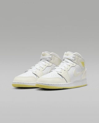 Air Jordan 1 Mid Older Kids' Shoes