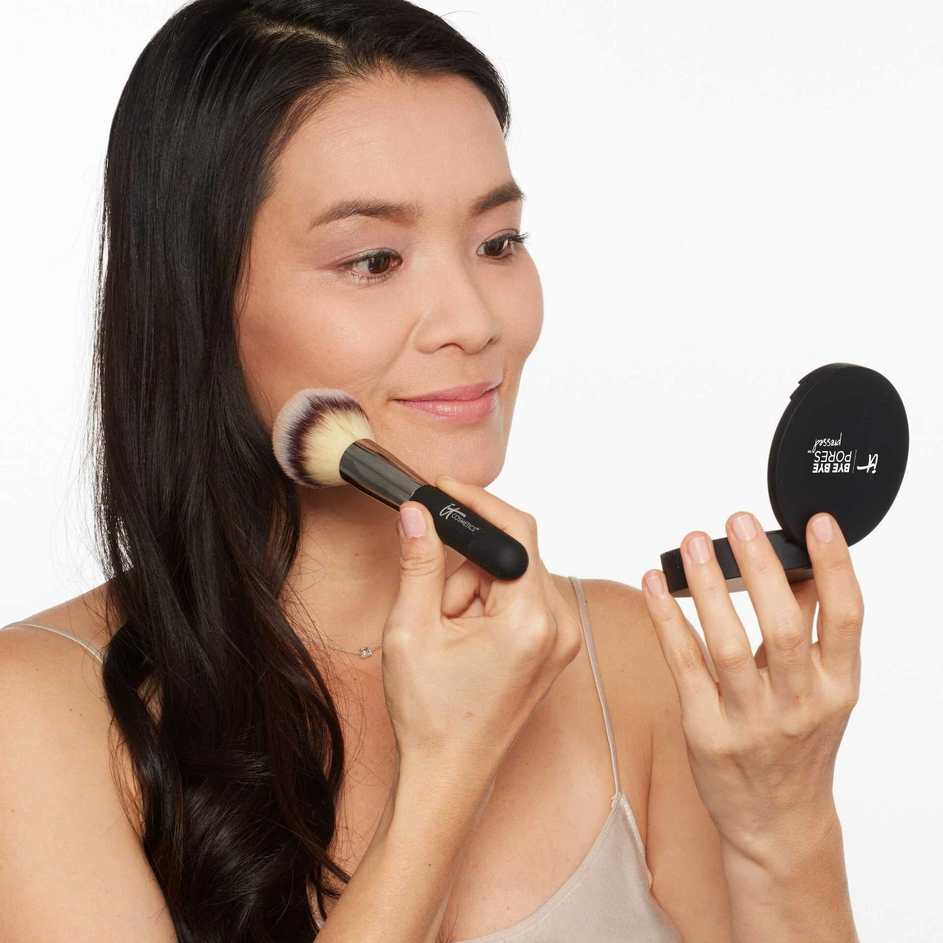 Pudră presată translucidă pentru aerograf Bye Bye Pores Pressed™ Poreless Finish - IT Cosmetics