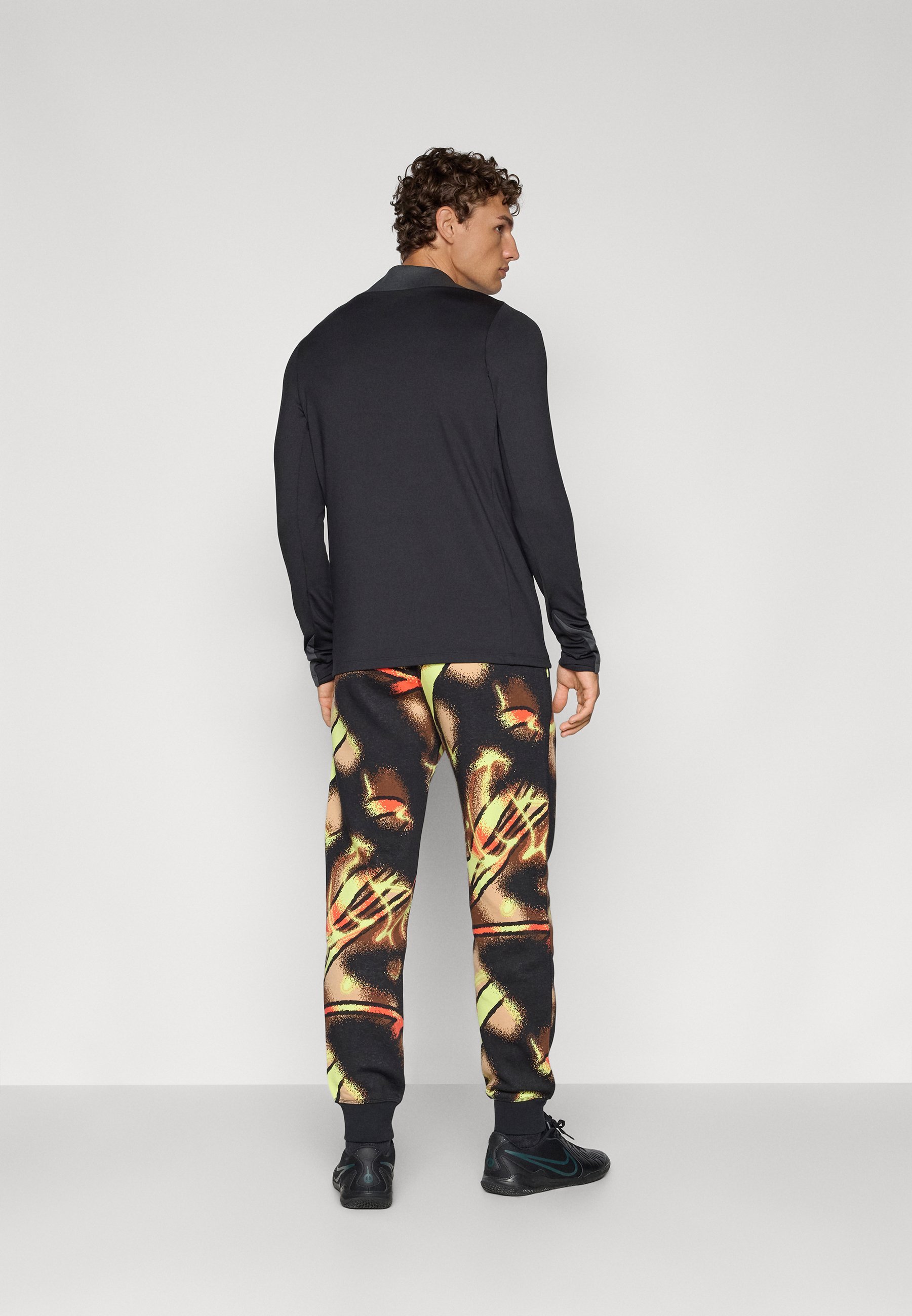 Nike Performance JA M CLUB BB Jogginghose - Trainingshose - Zitronengelb