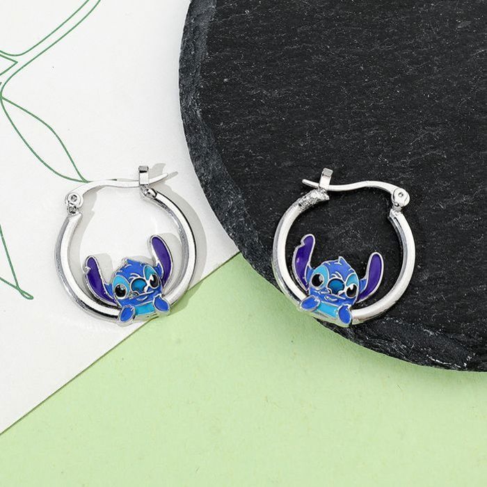 Boucles d’Oreilles Stitch – Créoles Argentées