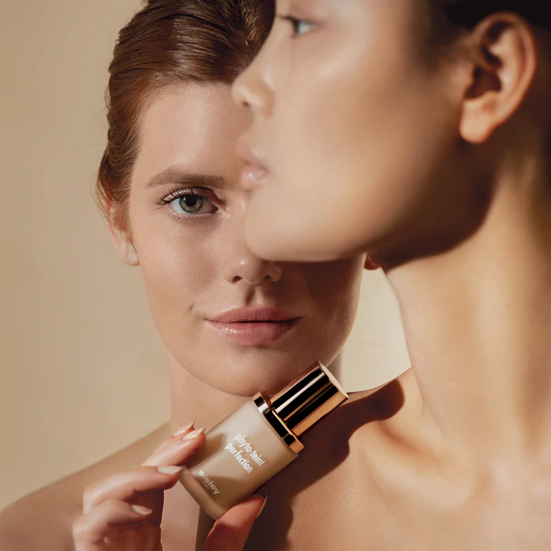 Sisley Phyto-Teint Perfection foundation met hoge dekking voor een verhelderend en gladmakend effect.