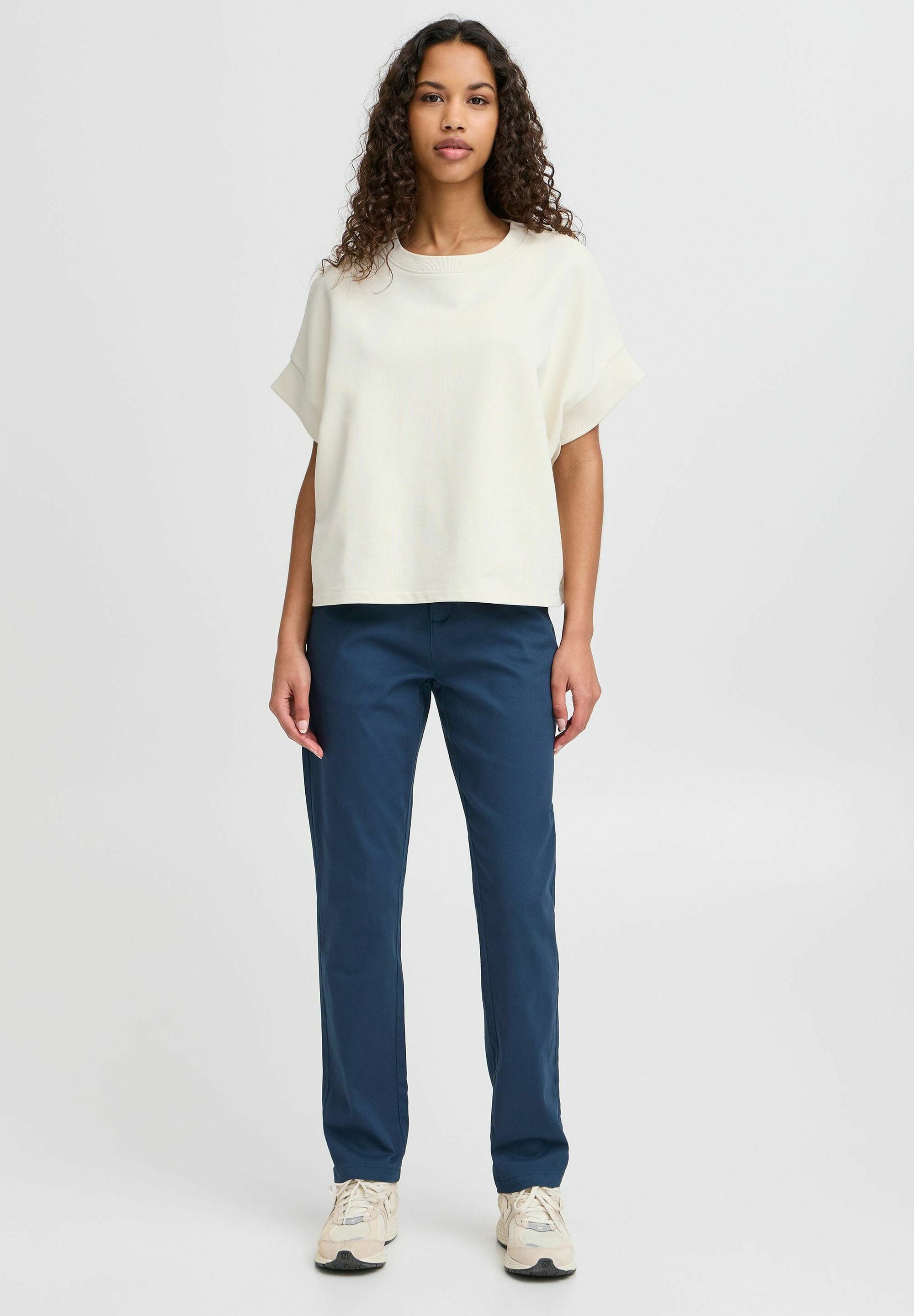 Oxmo OXKVITANA REGULAR FIT - Chino - vestito blu