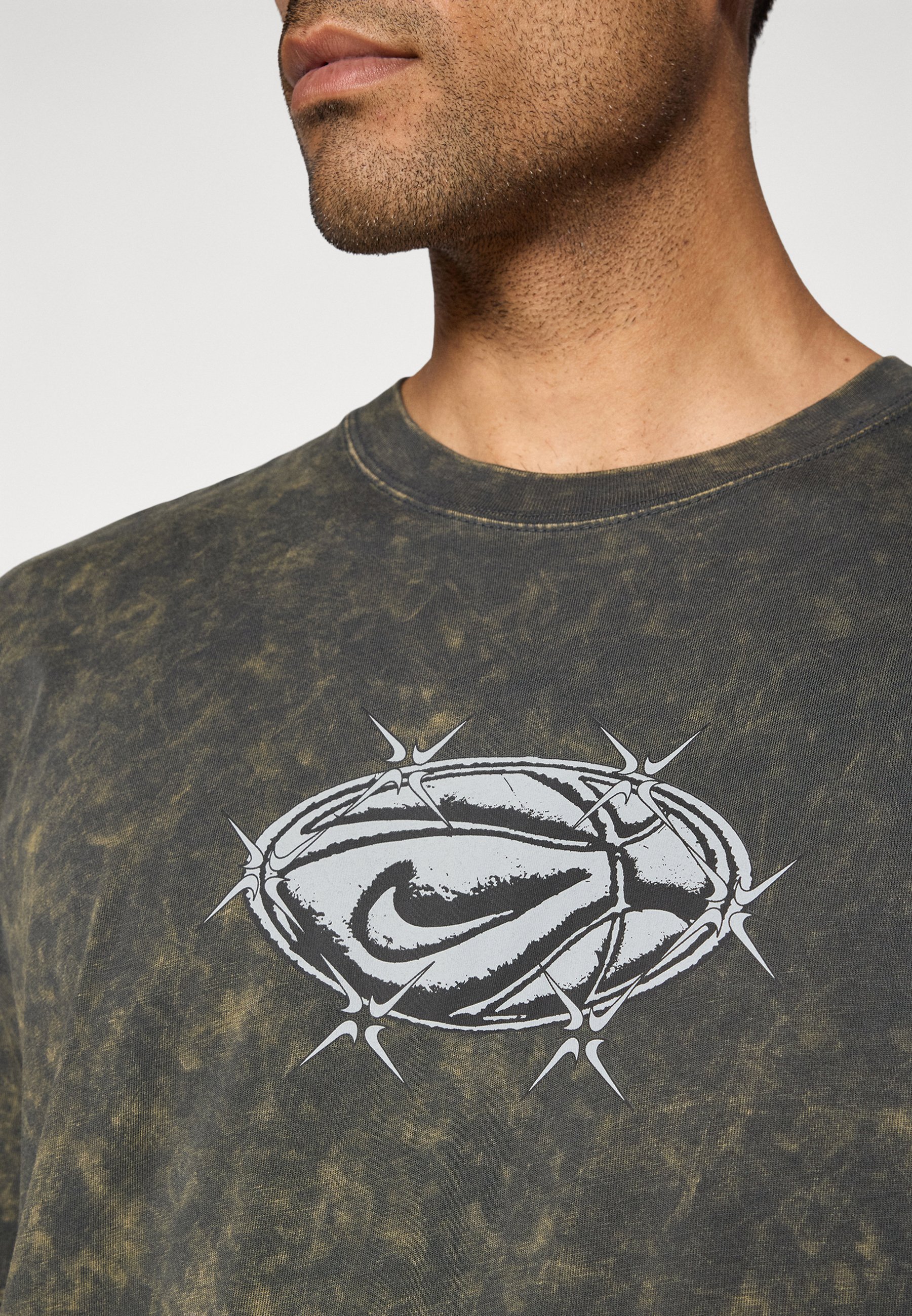 T-shirt imprimé Nike Performance M90 STREET - anthracite
