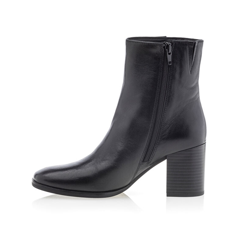 Schwarze Damenstiefel / Stiefeletten