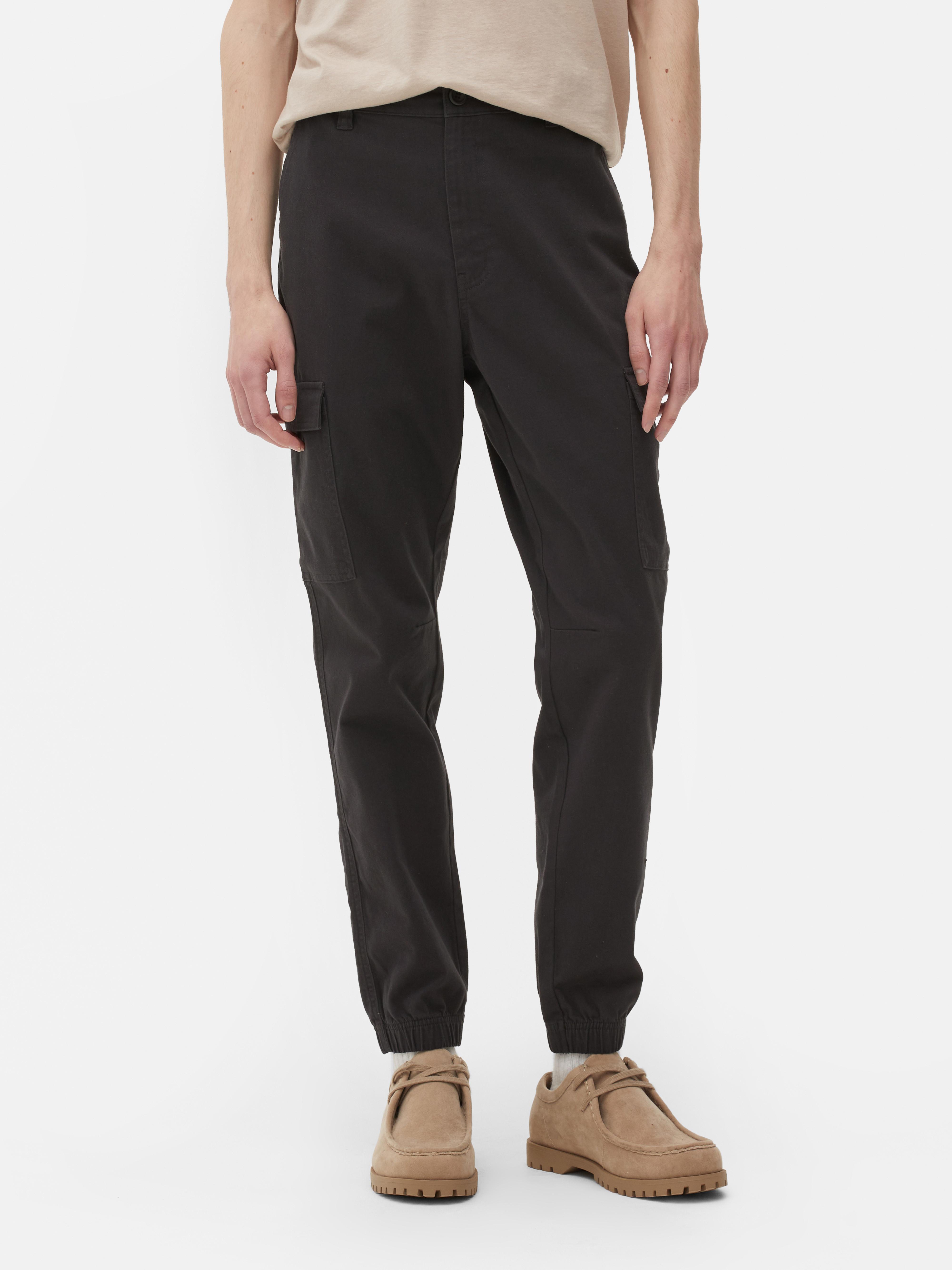 Pantaloni de trening cargo cu manșete la gleznă. Pantalonii de trening perfecți și confortabili pentru aventurile tale zilnice.