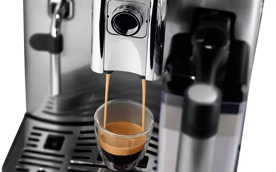 SUPER-AUTOMATISCHE ESPRESSOMASCHINE