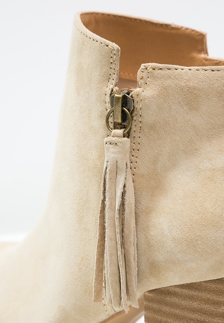 Pier One enkellaarsjes - beige