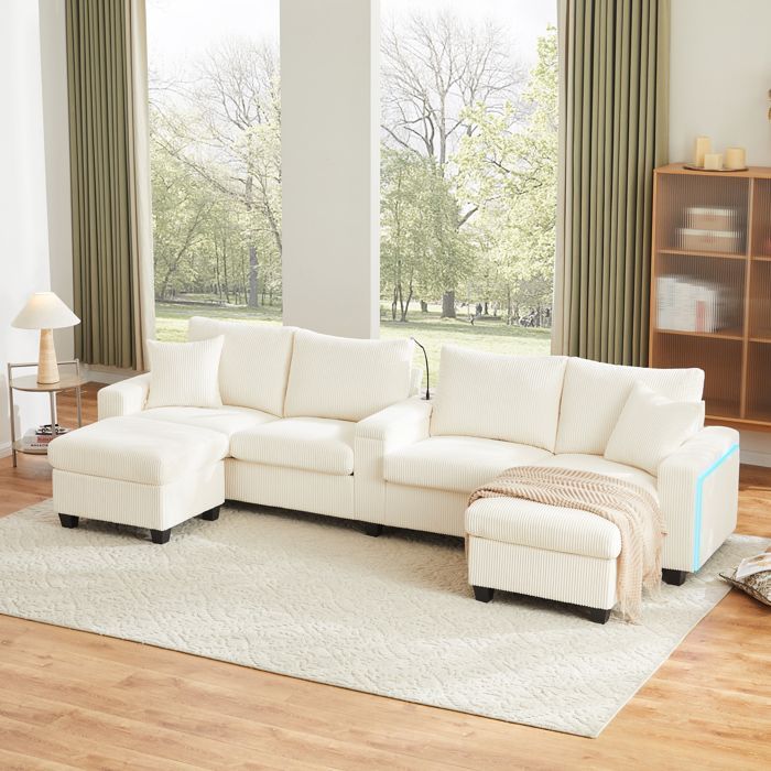 Muunneltava U-muotoinen kulmasohva, jossa jalkatuki, säilytystilaa, lukulamppu, mukitelineet ja USB/Type-C-liitännät, beige