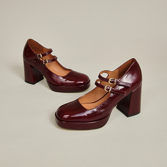 Babies à doubles brides et plateformes  en vernis plissé bordeaux