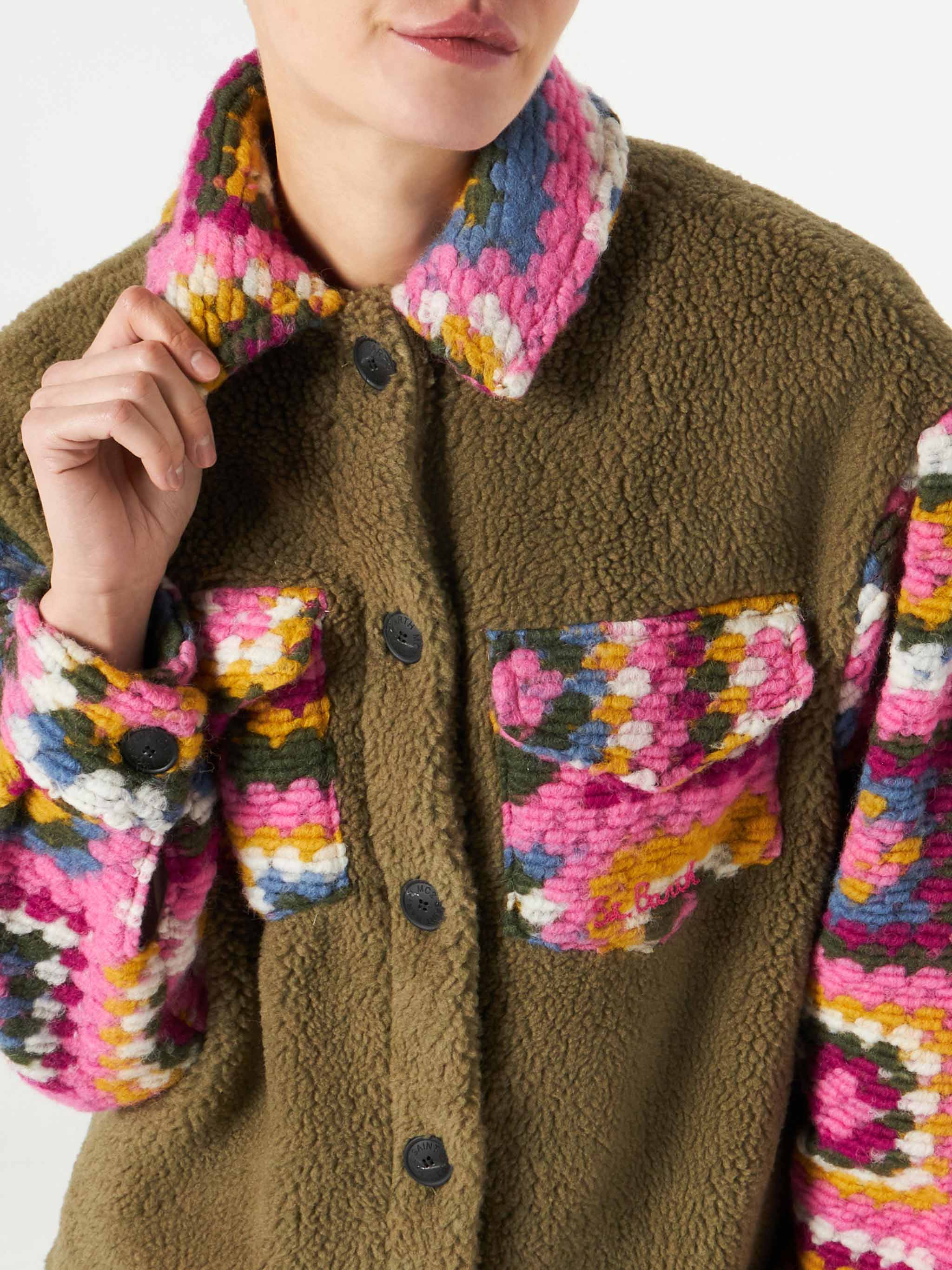 Sobrecamisa de sherpa para mujer con detalles de ganchillo