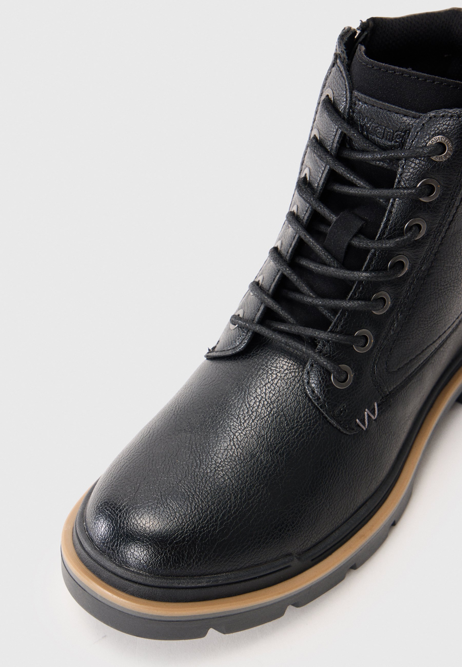 Wrangler NEVADA MEN HIGH - Enkellaarsjes met vetersluiting - zwart