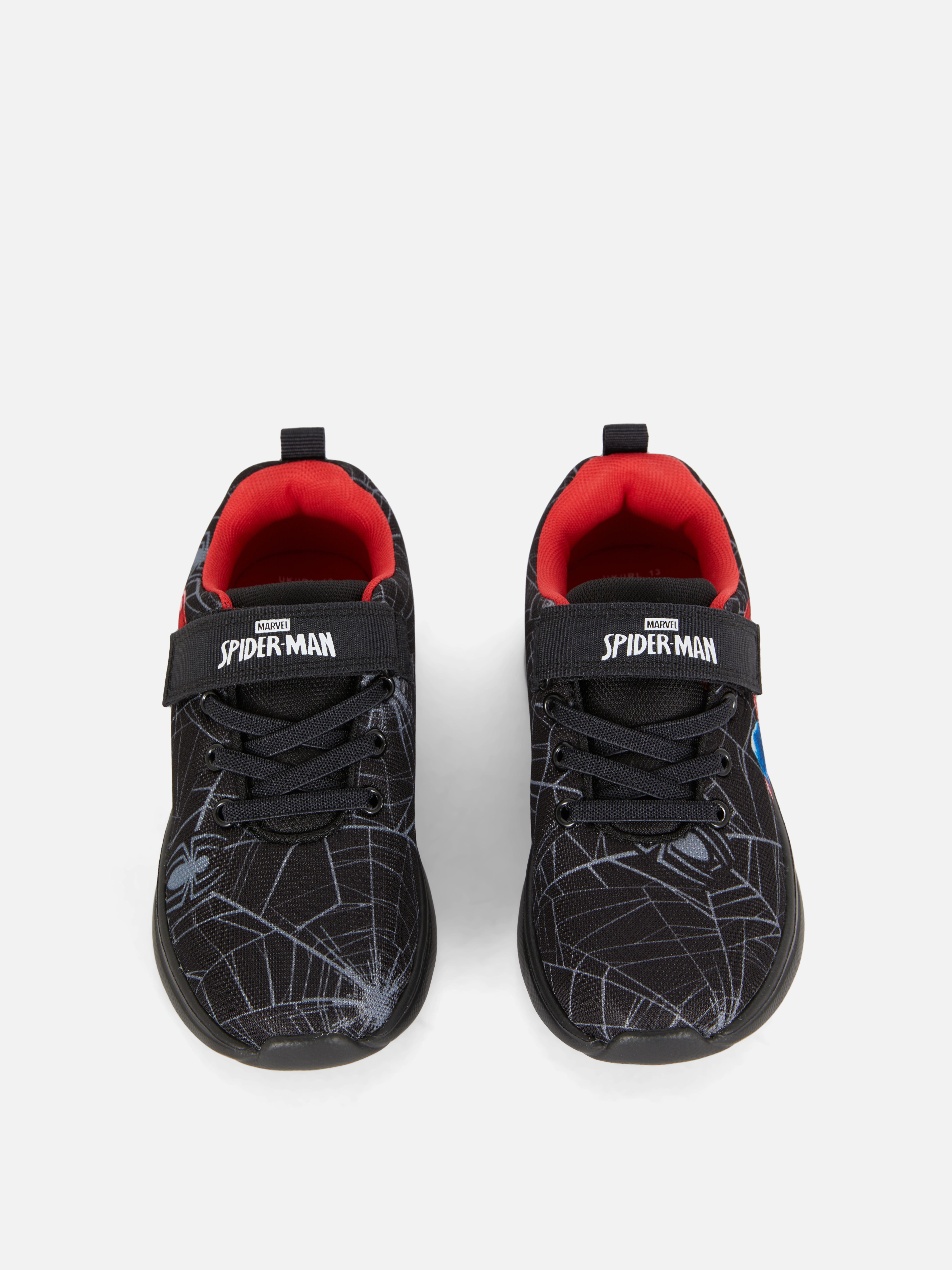 Teniși cu talpă joasă în stilul lui Spider-Man de la Marvel. Acești pantofi sport Spider-Man cu pânză de păianjen sunt incredibil de cool.