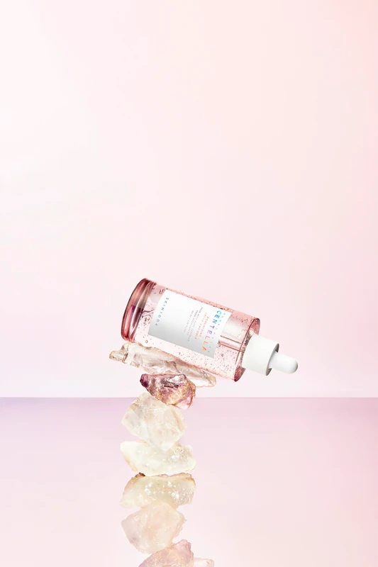 SKIN1004 Razstrupljevalni serum za obraz z madagaskarsko centelo, ki pomirja kožo in zmanjšuje pore.