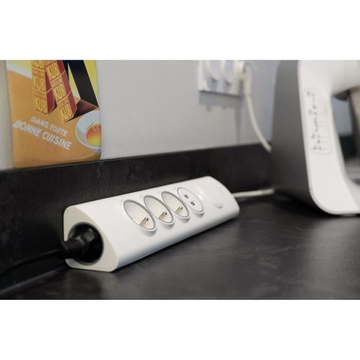 Multiprise d'angle 3P 16A + 1P 16A latérale + 2 USB parafoudre à câbler - Blanc - Otio