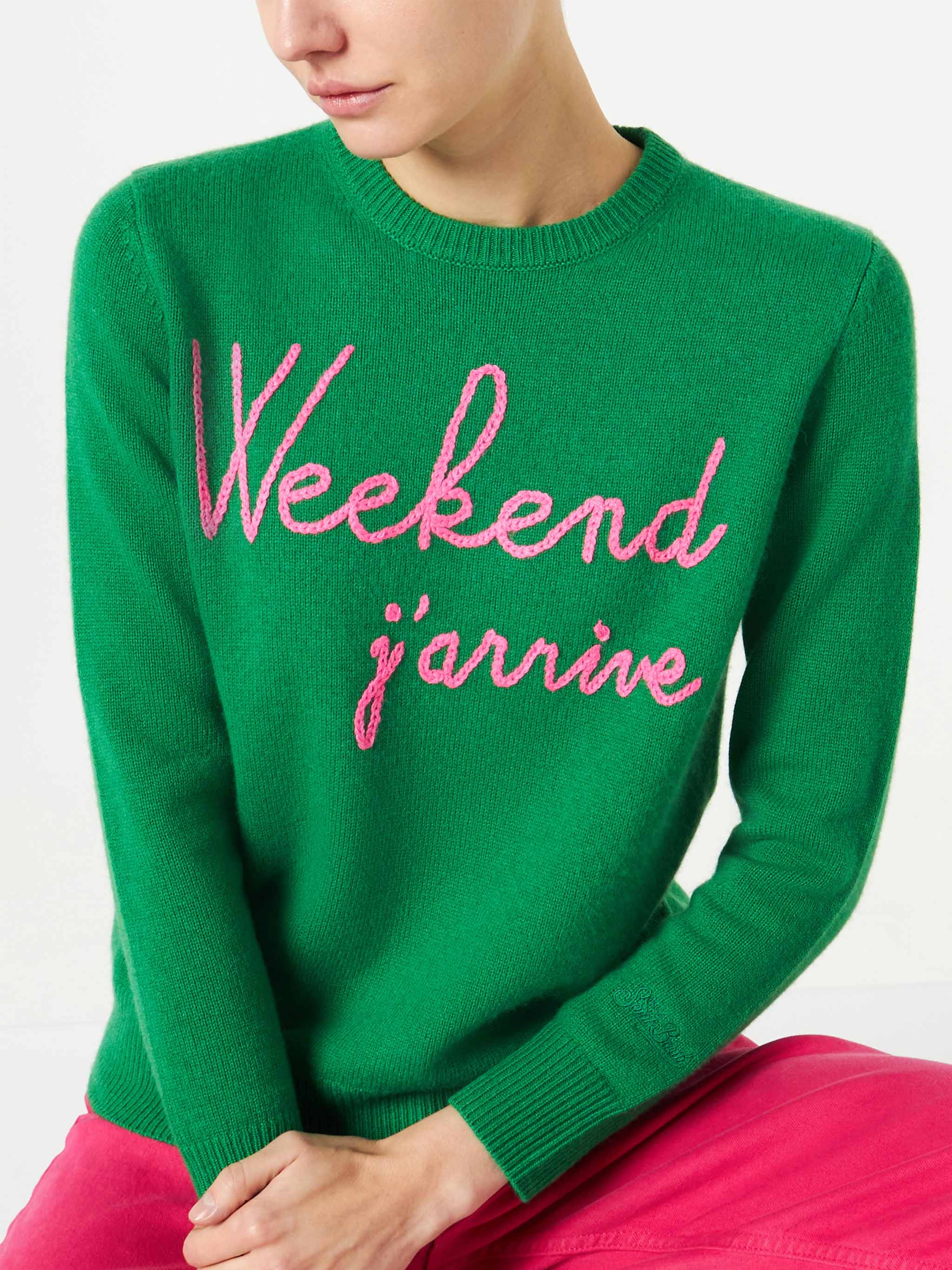 Maglione verde con ricamo Weekend j'arrive rosa fluo