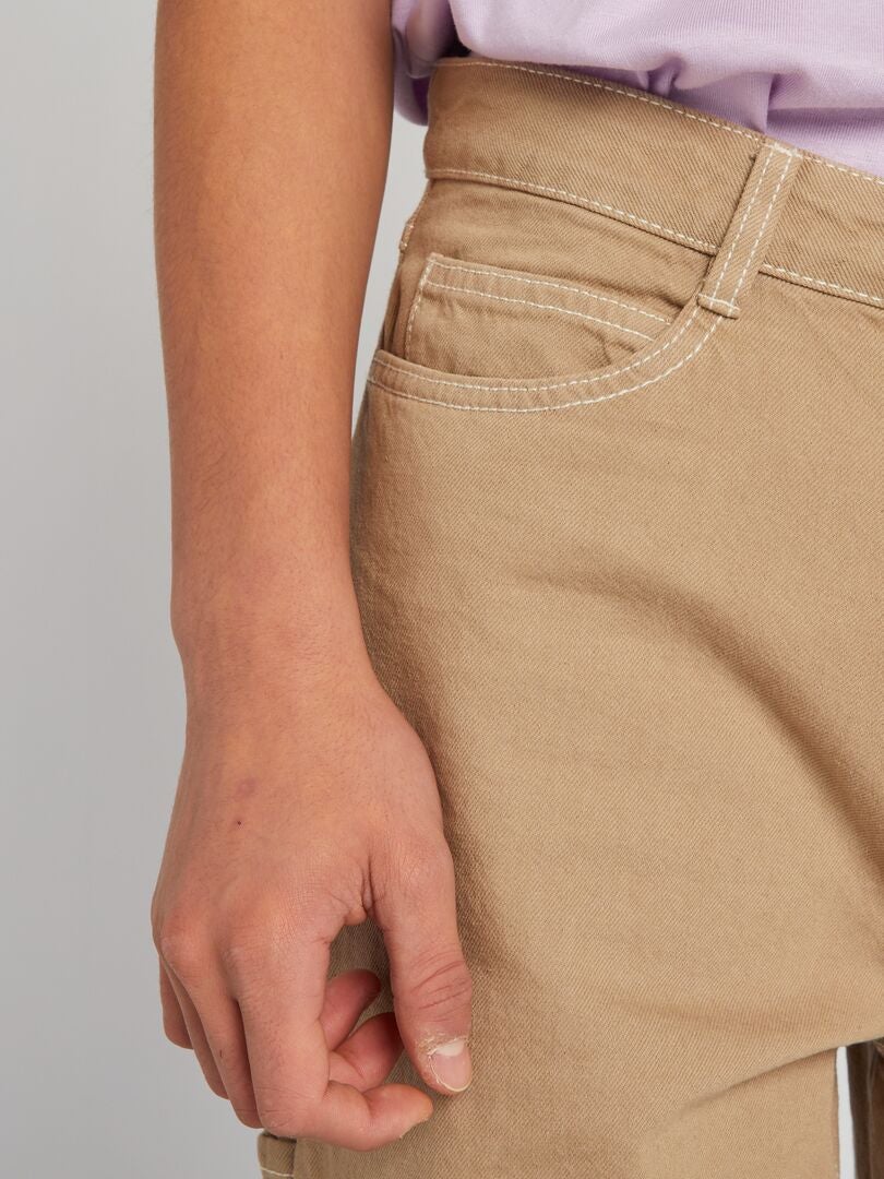 Cargobroek met contrasterende stiksels - BEIGE