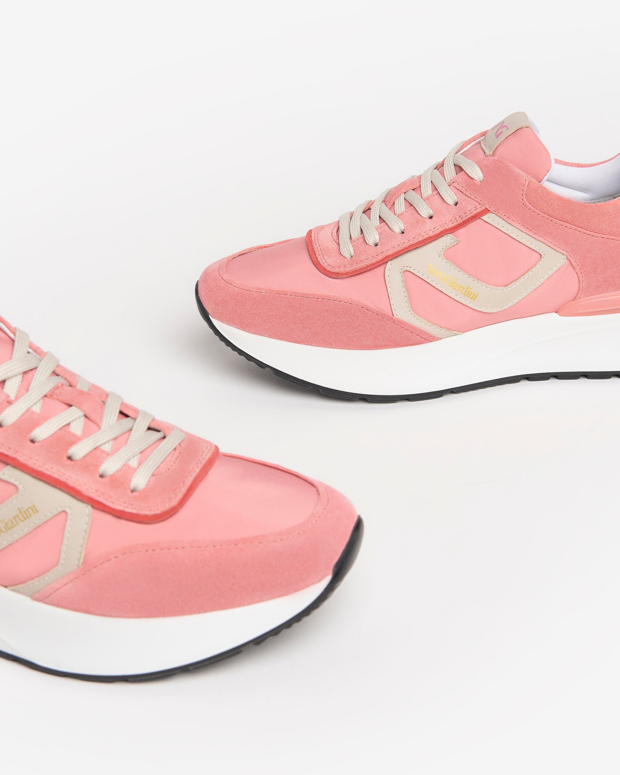  Damen-Sneaker aus Wildleder und Leder