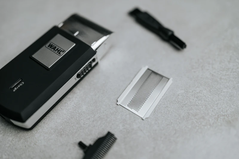 Elektrický holicí strojek Wahl Travel Shaver