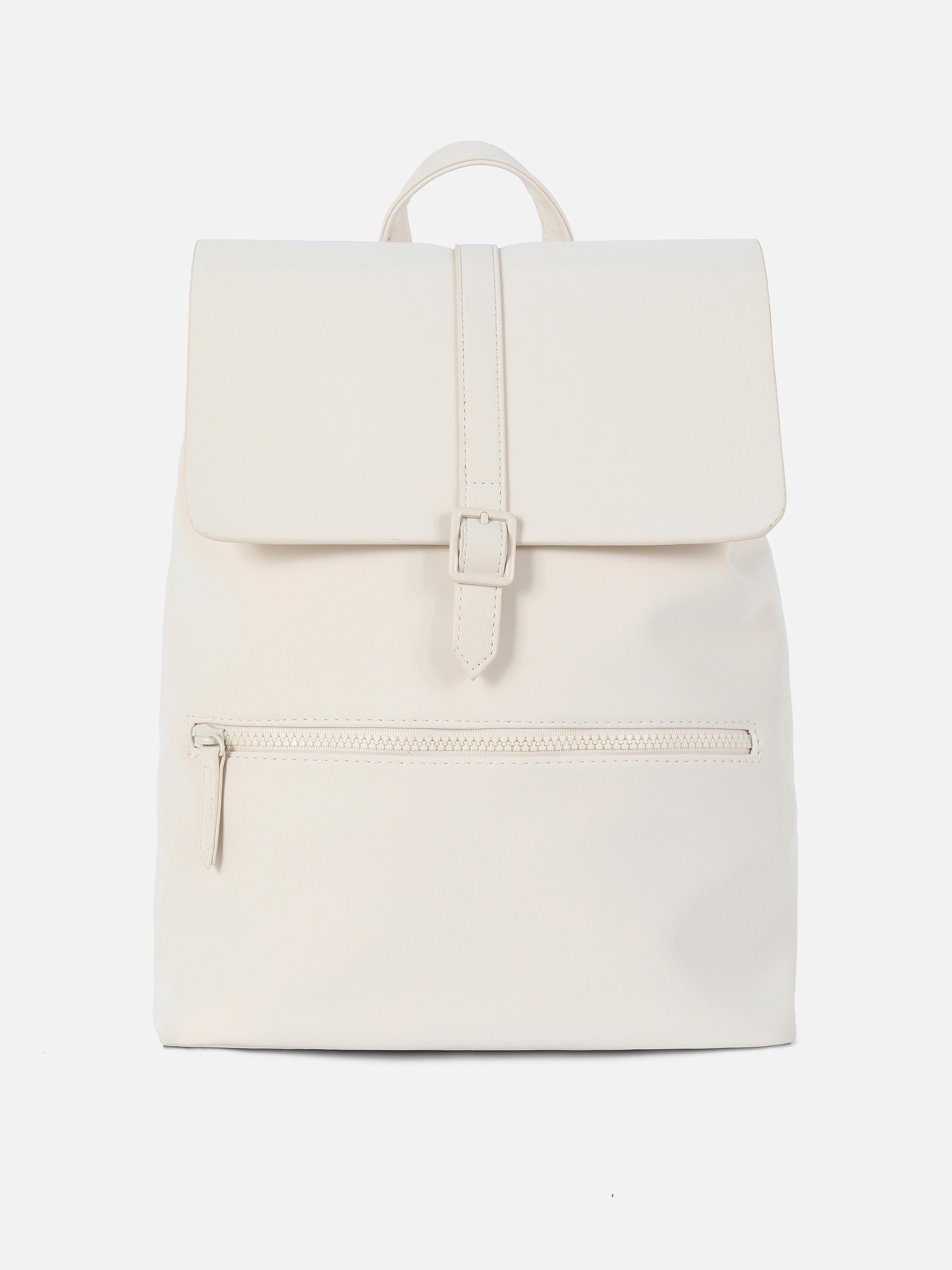 Schicker Klappenrucksack mit Magnetverschluss und Schnallendetail
