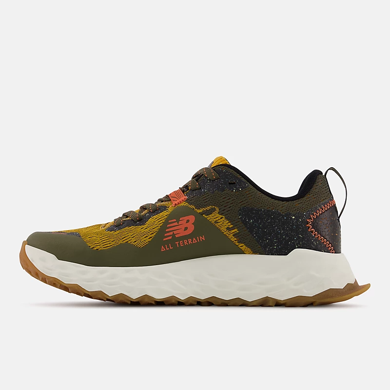 Fresh Foam Hierro v7 Kids - Golden Hour met zwart en donker camouflagepatroon