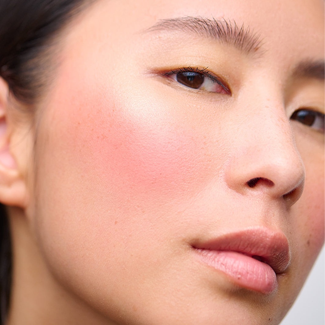 „Kess Berlin Blush“ skaistalai ir švytėjimas – dvigubas pieštukas, 11 g