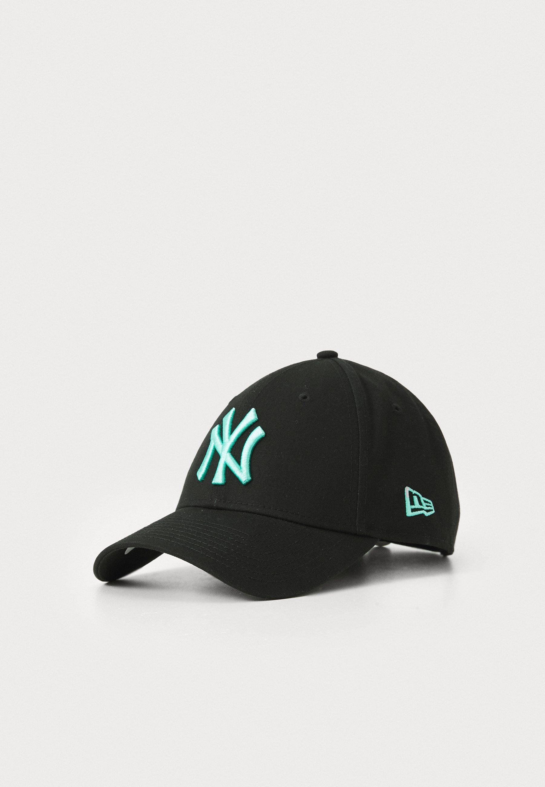 Czapki New Era