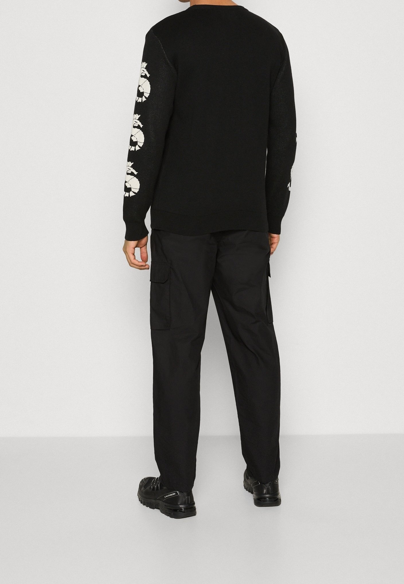 Pull Makia - noir