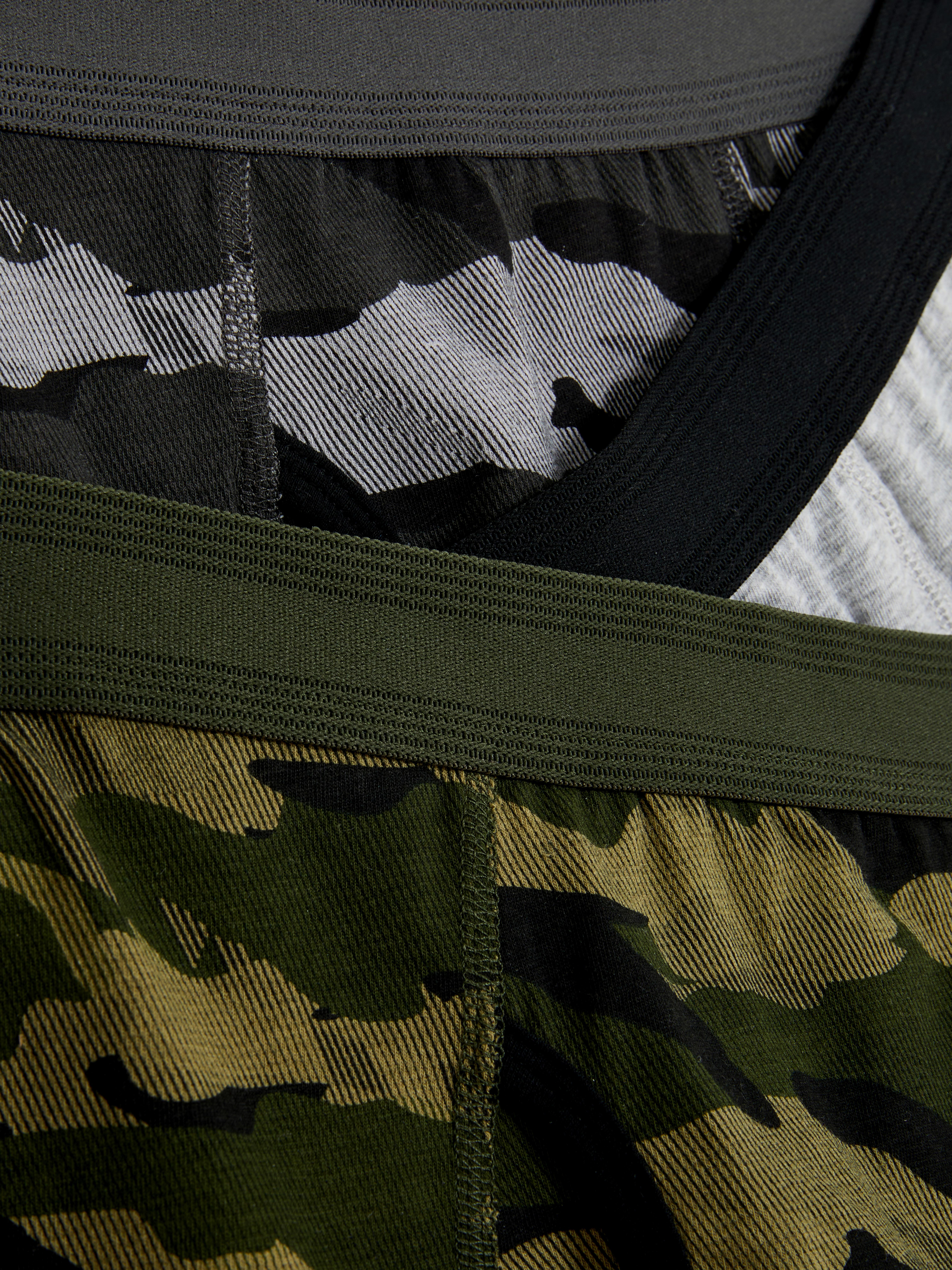 Boxeri cu imprimeu de camuflaj, bogat în bumbac, set de 3 buc. Set de lenjerie intimă din bumbac elastic confortabil cu model de camuflaj.
