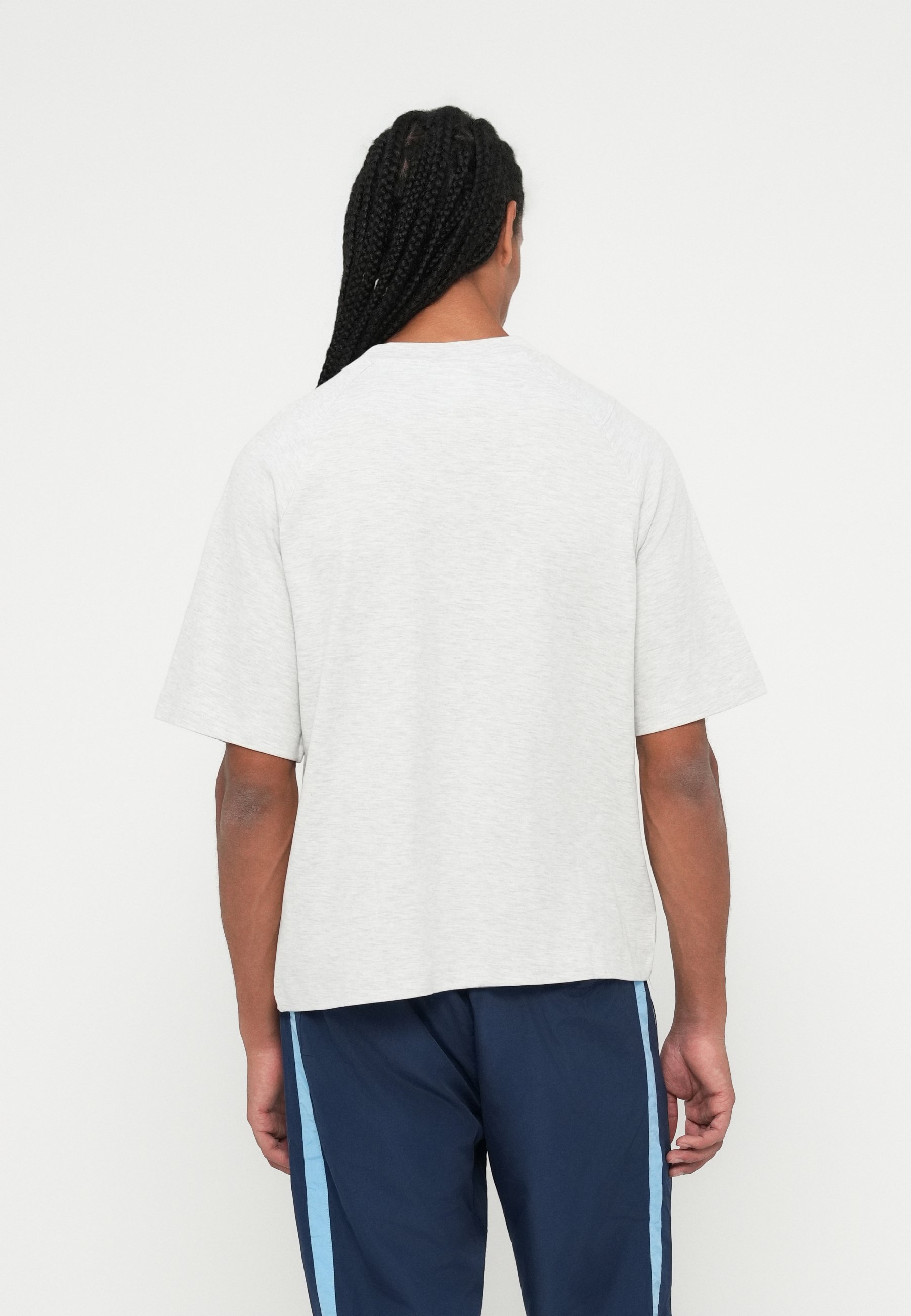 Umbro ICONIC BOXY TEE - Basic T-shirt - ijsblauw/donkerblauw