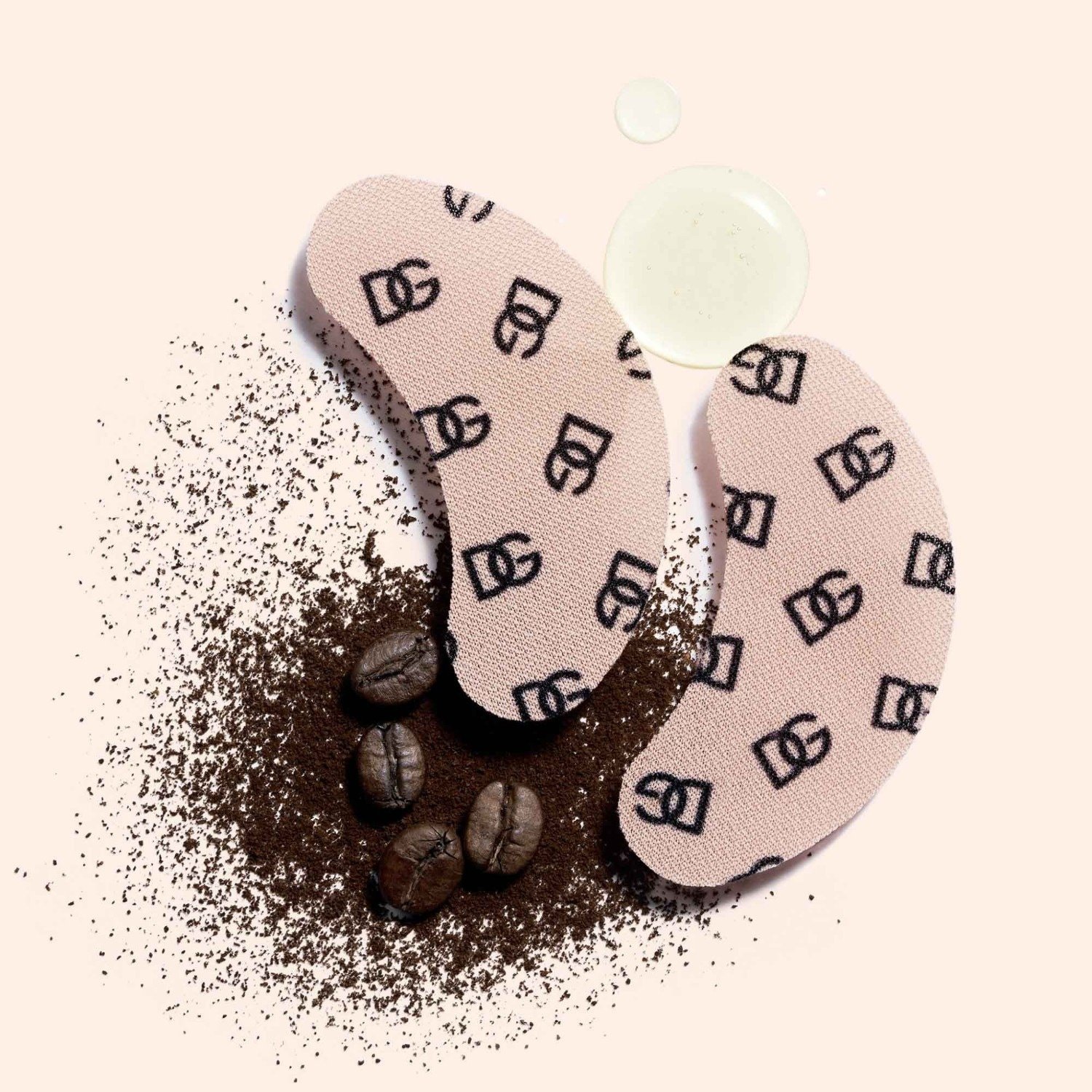 Neopúchajúce očné vankúšiky Dolce&Gabbana, kofeínové očné vankúšiky – 1 kus