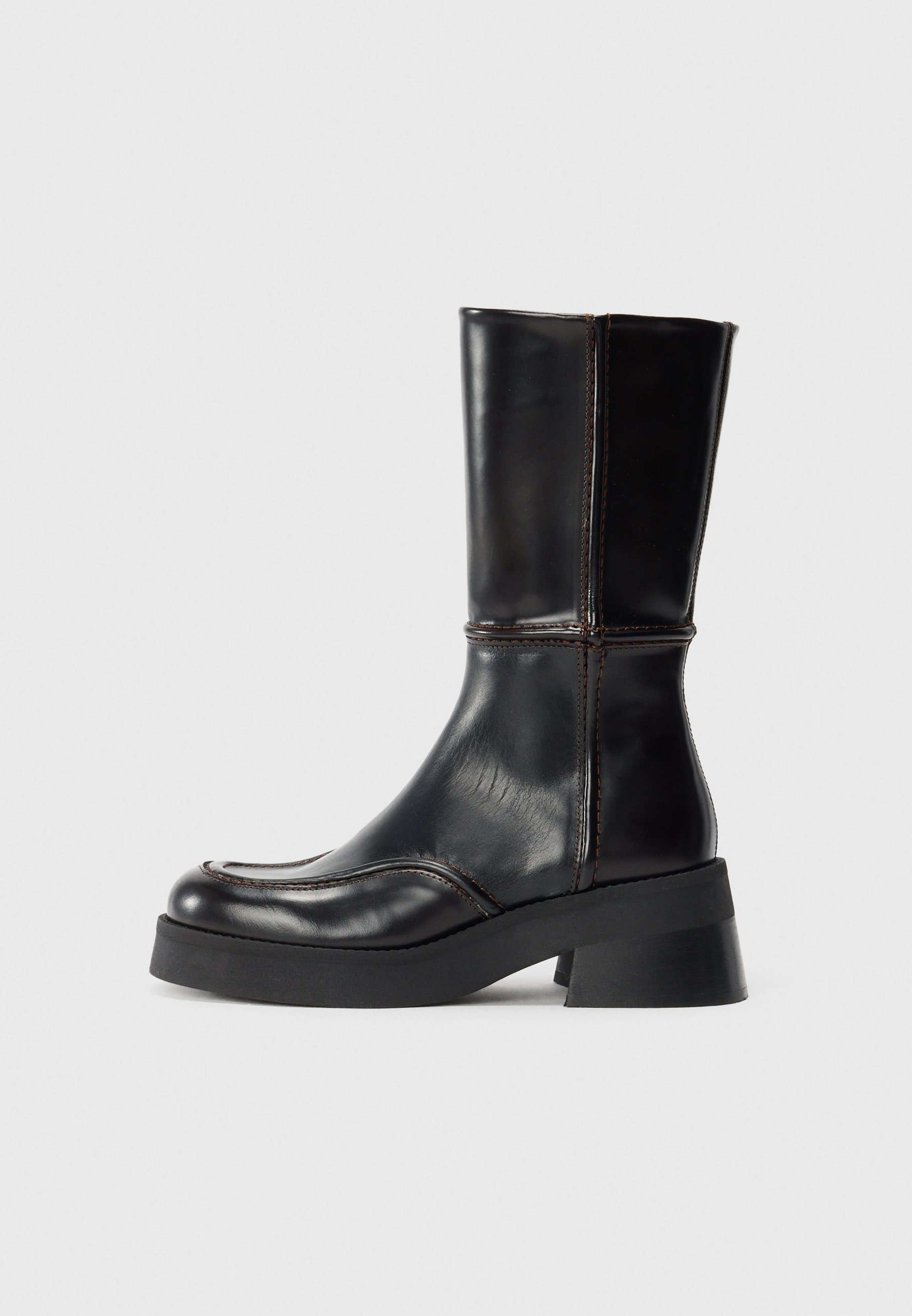 MR INN - Botas - marrom