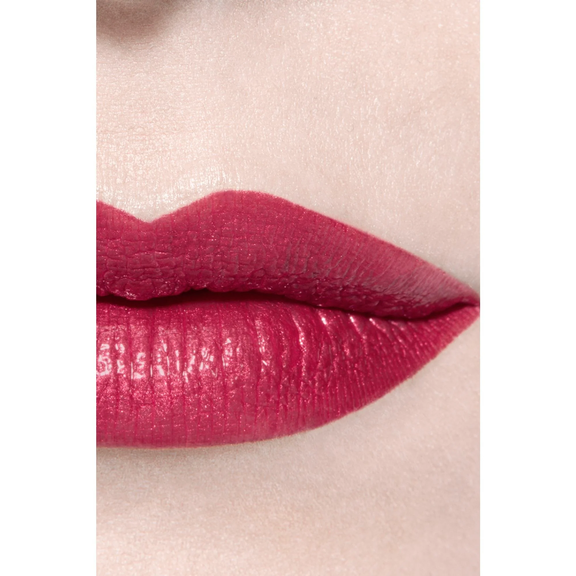 ROUGE ALLURE LAQUE - IL ROSSETTO FLUIDO BRILLANTE TENUTA ESTREMA