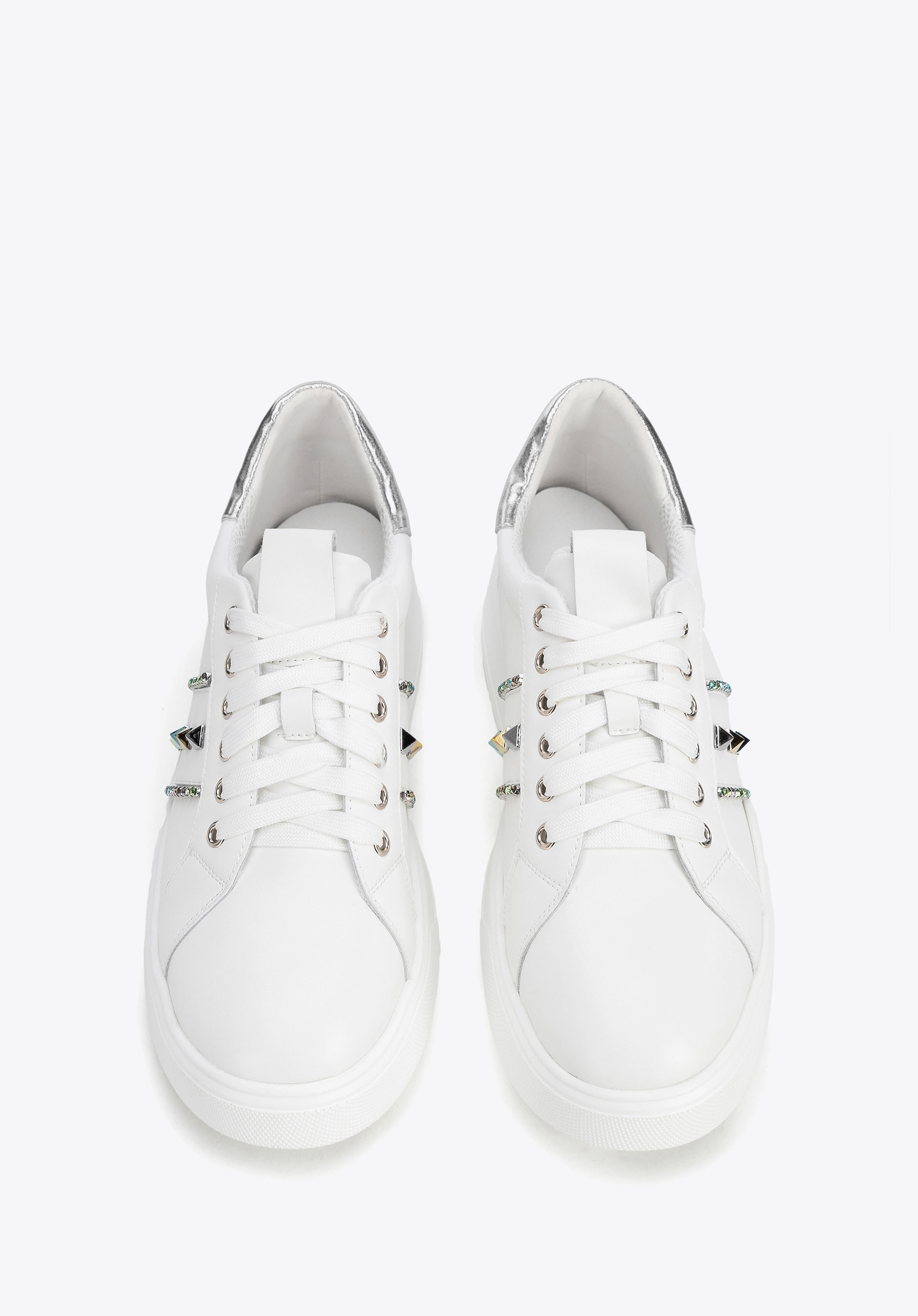 Sneakersy z imitacji skóry z ozdobami biało - srebrne