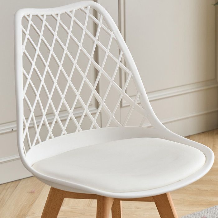 Set of 4 Dining Chairs - Scandinavian Style - Solid Wood Legs - Openwork Backrest (White)