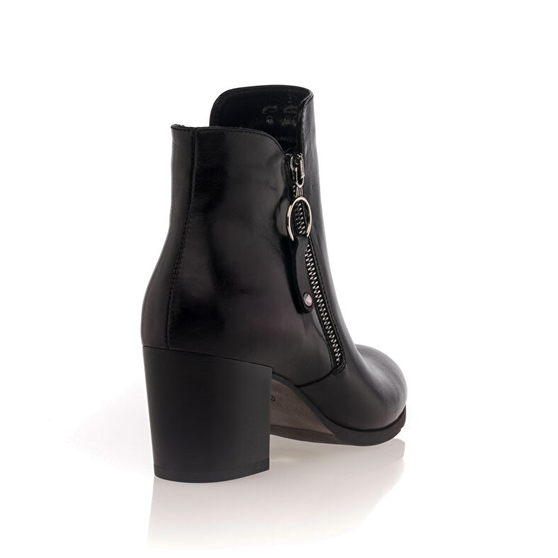 Schwarze Damenstiefel / Stiefeletten