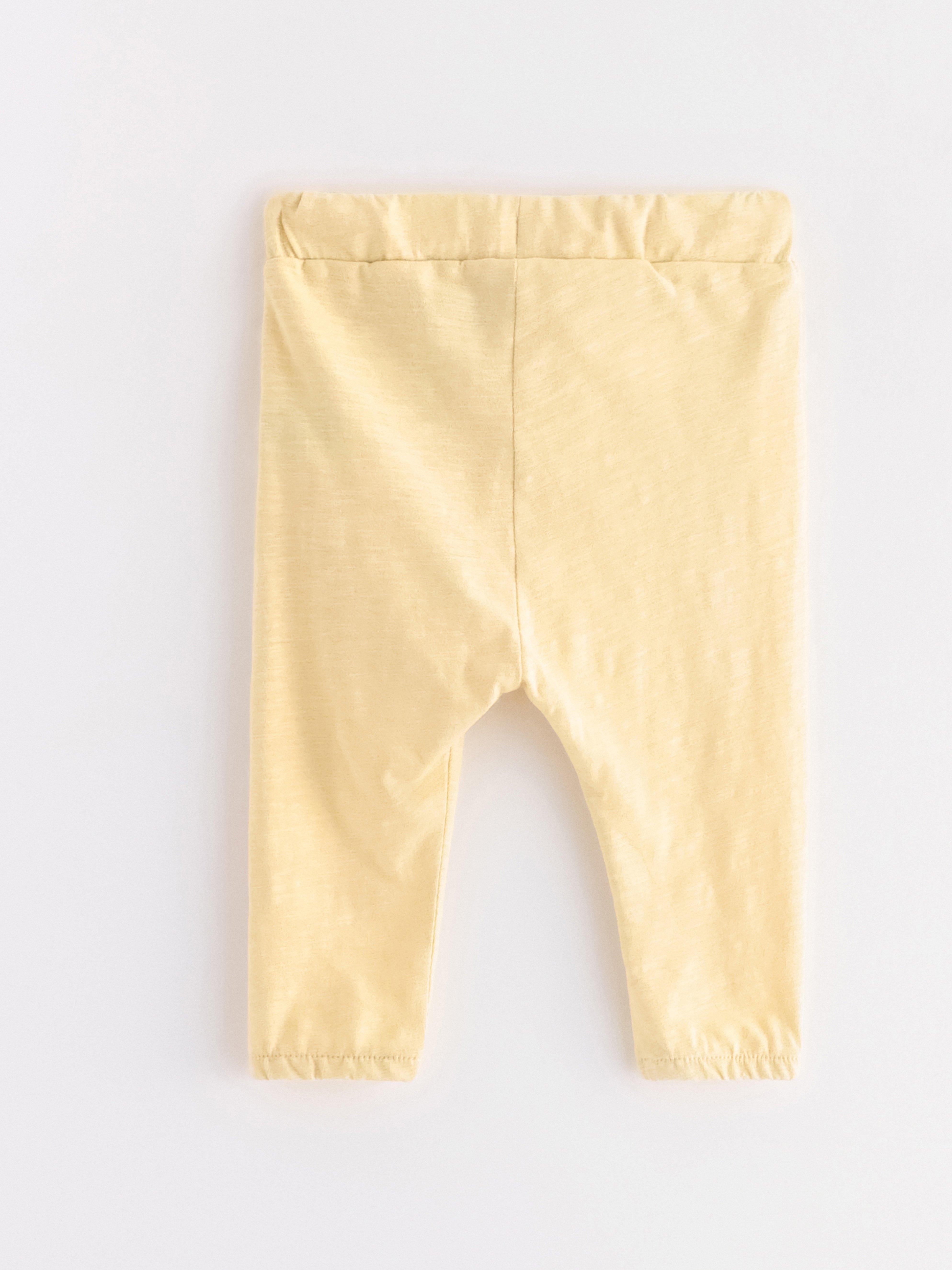 Mjukisbyxor i slubtrikå Amarillo polvoriento claro