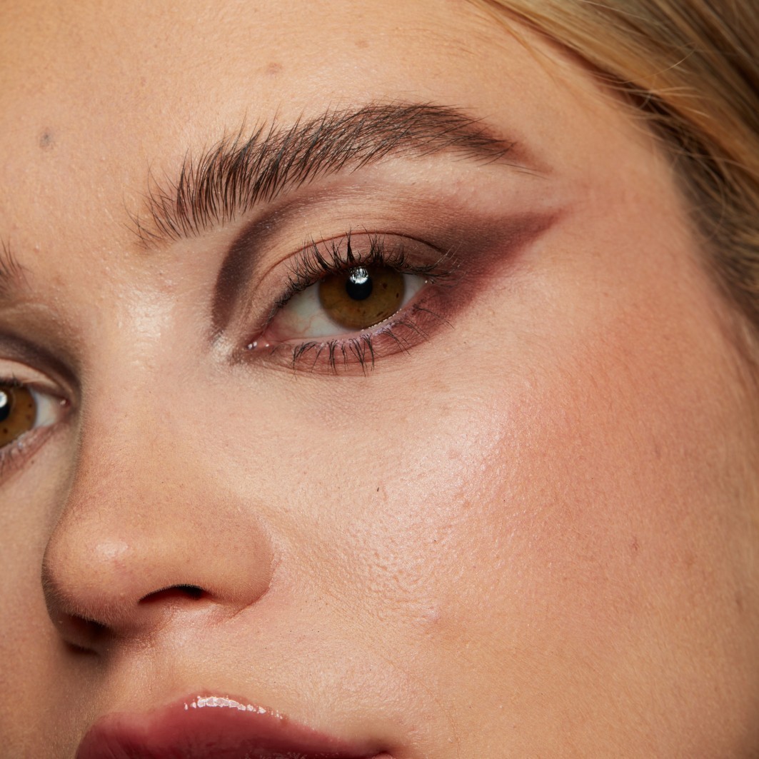 NYX Professional Makeup ajlajner Epic Smoke, ukošeni ajlajner i blender – 0,2 g