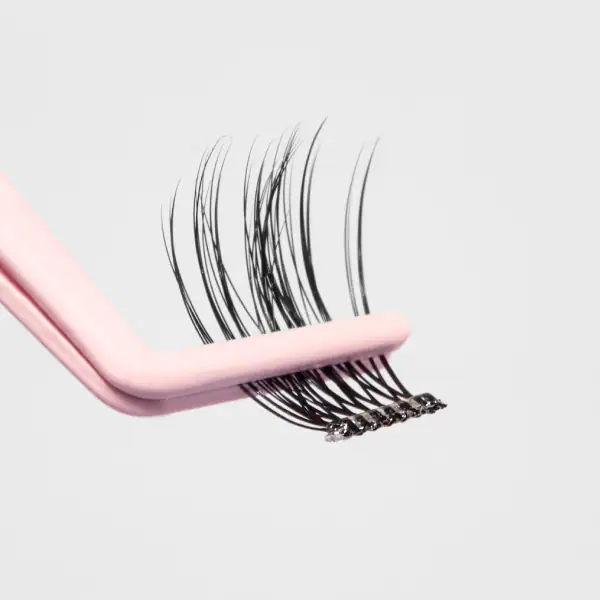 Tatti Lashes Wispy Volume Förlimmade Personer
