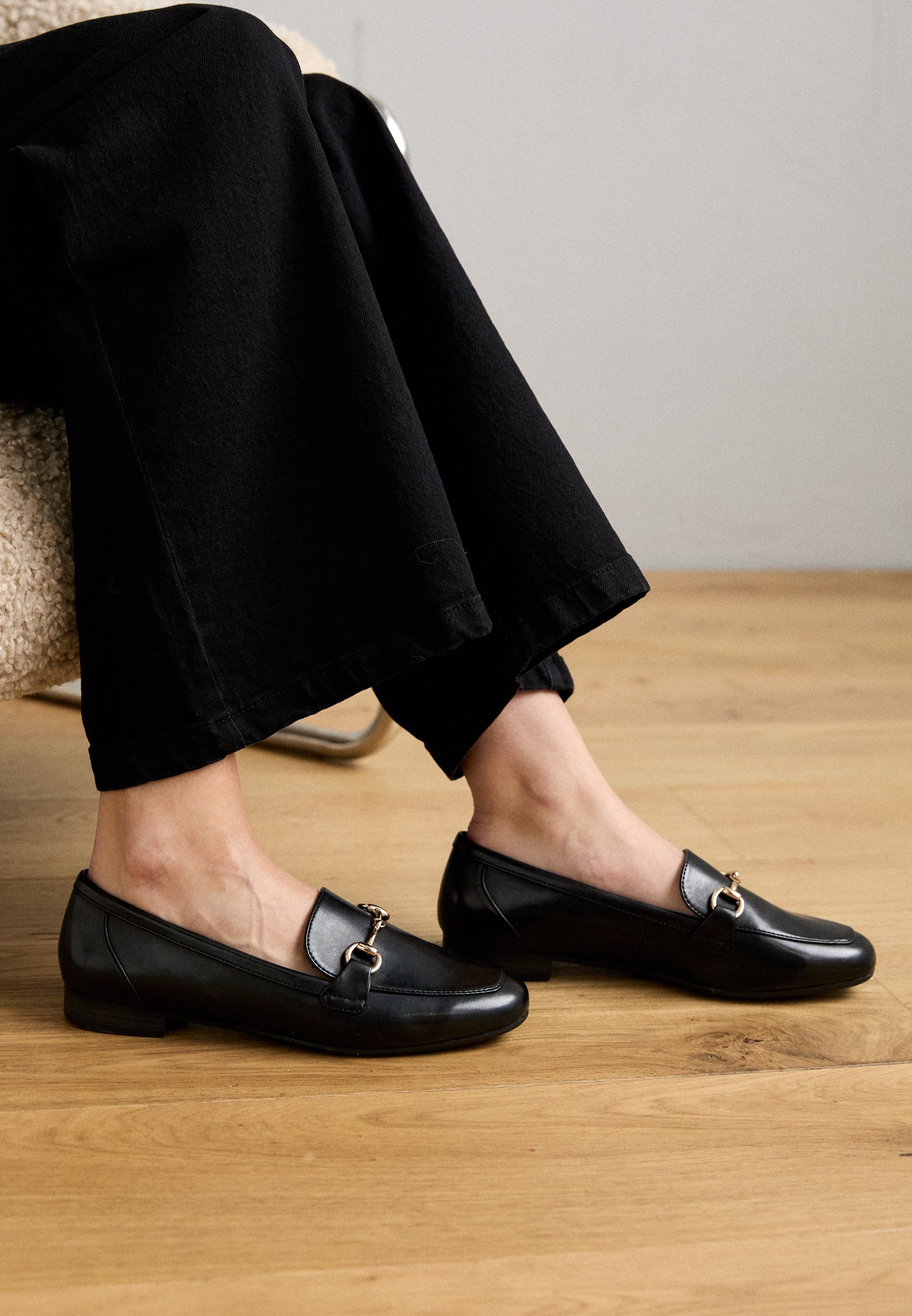Mocassins Marco Tozzi - noir/or