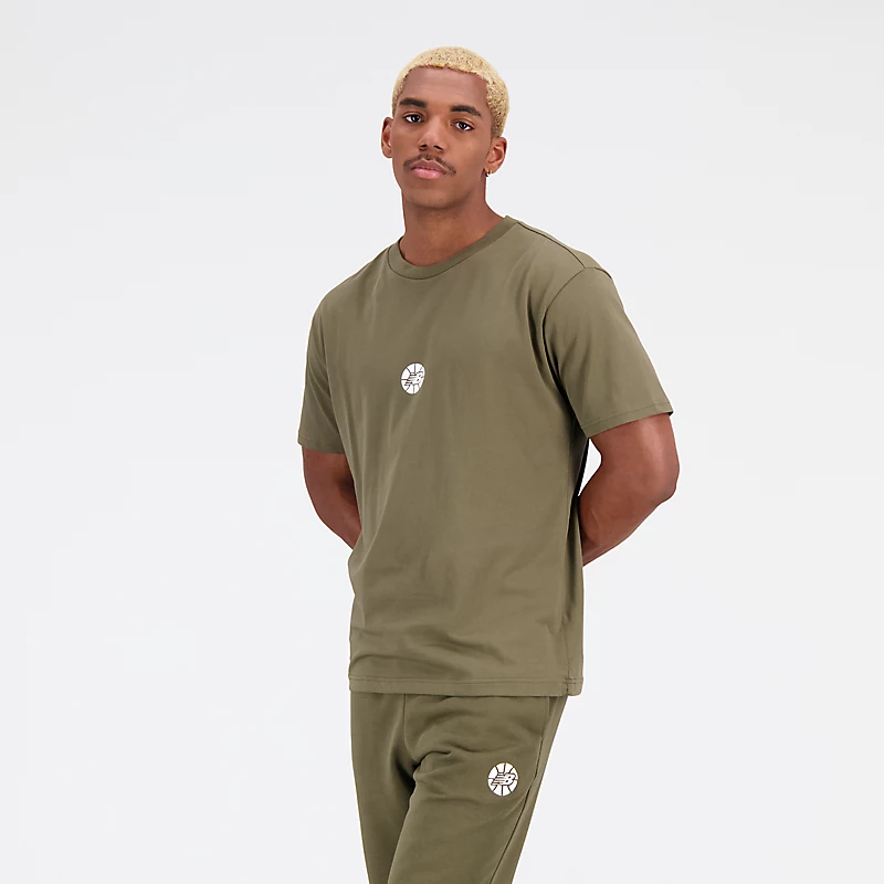 Pánské tričko NB Hoops Essentials Fundamental - TMAVĚ MECHOVÉ