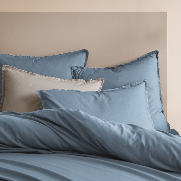 Parure de lit unie 2 personnes taies à franges 100% Coton - MATT & ROSE - COTON LAVÉ - Bleu orage - 240x220+2x65x65 cm