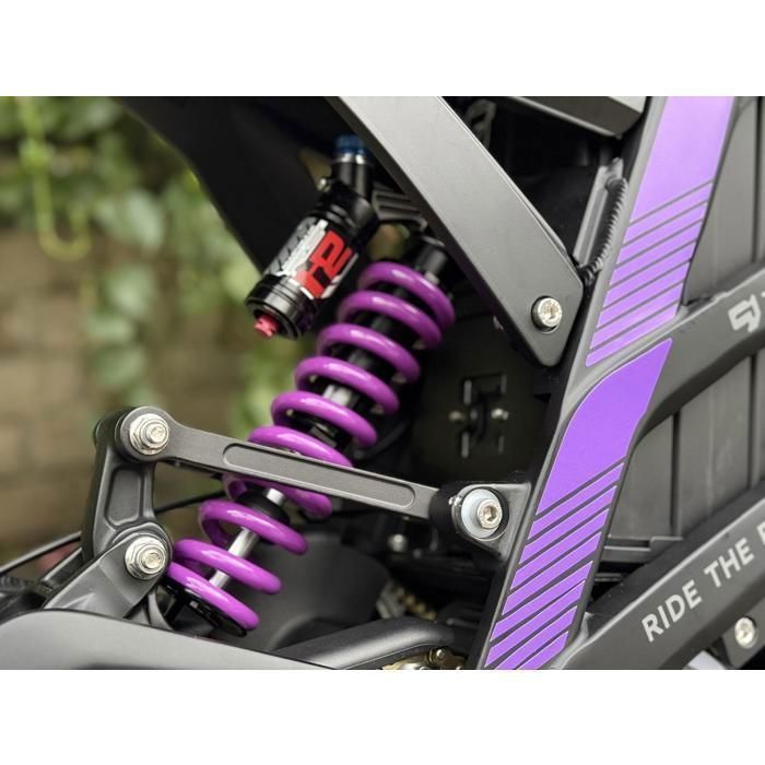 Moto Electrique Adulte 79Bike FALCON PRO Moteur 8 500 W Pneus Tout-Terrain Batterie 72 V 35 Ah Vitesse max 85 km/h NFC Noir/Violet