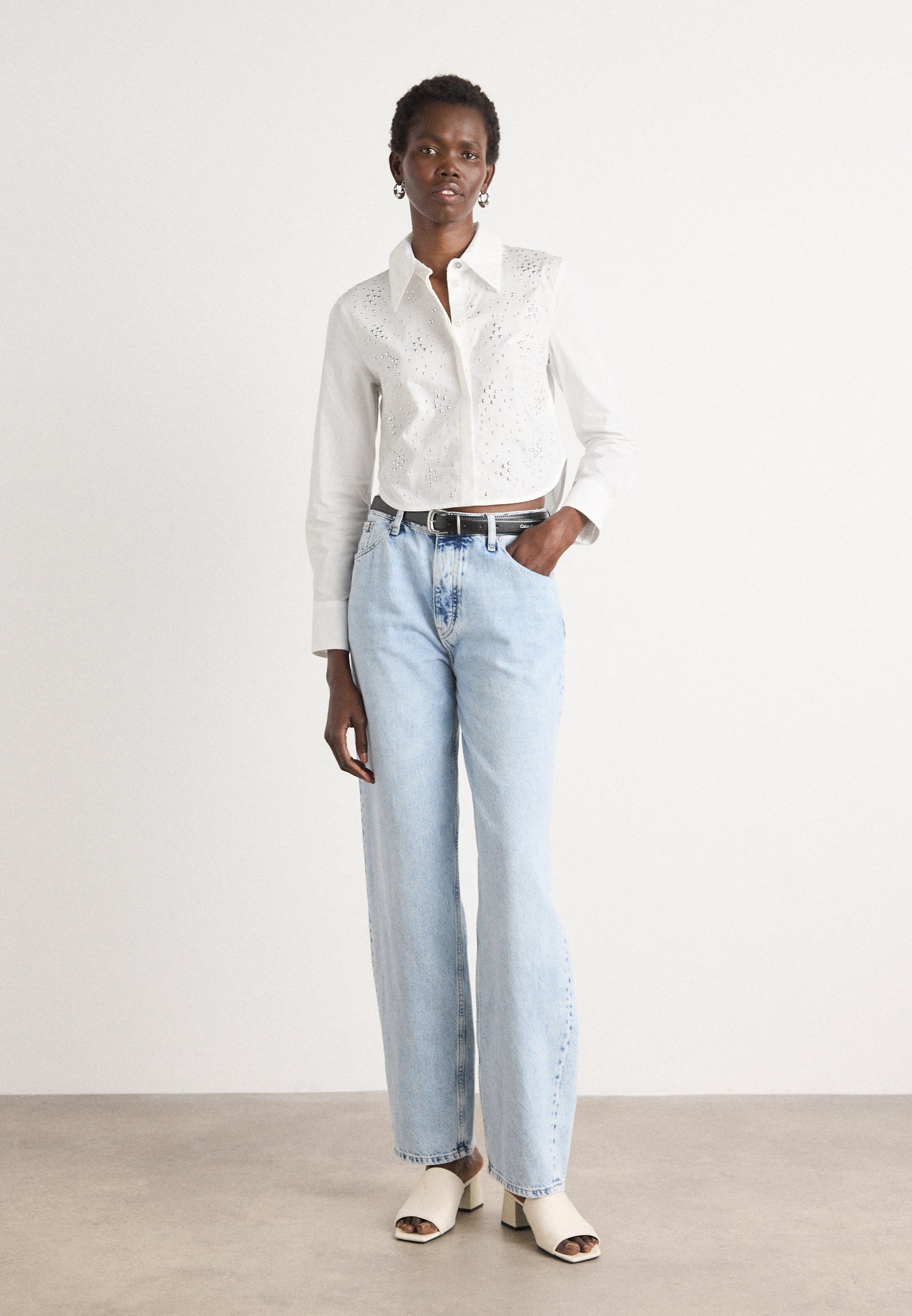 DKNY CROPPED COVERED PLACKET BUTTON FRONT SHIRT STUD EMBELLISHMENT - Halenka s knoflíky - white