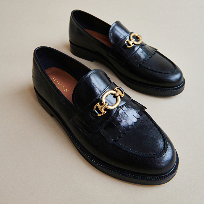Mocassins à boucles dorées  en cuir noir