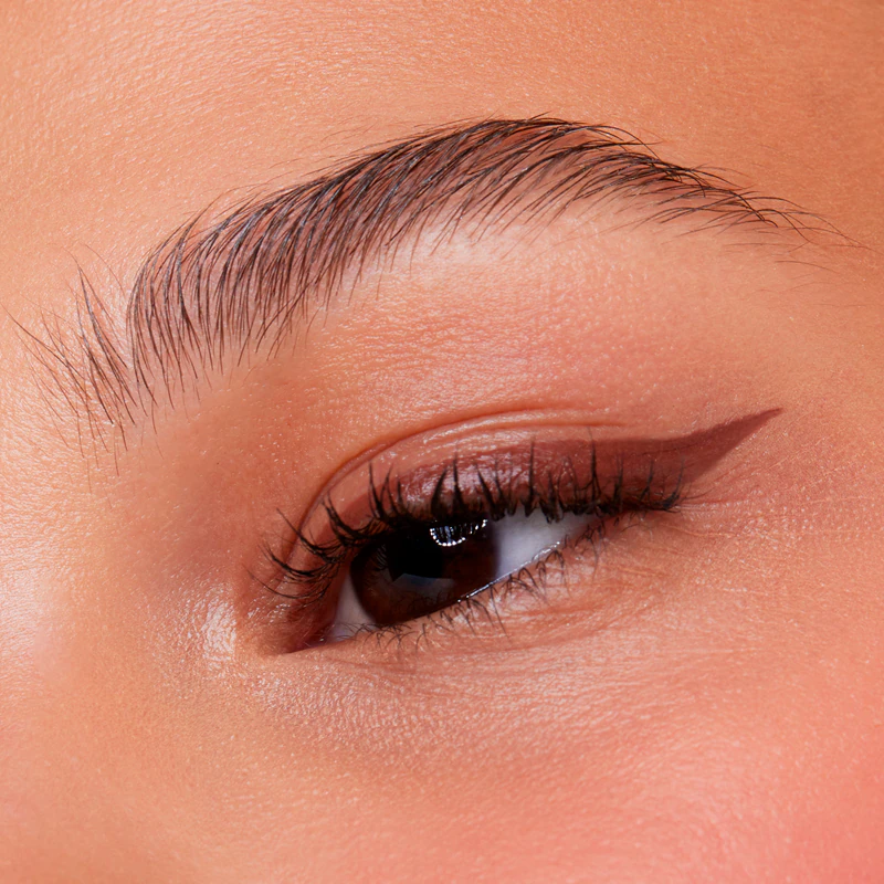 essential Lash PRINCESS Eyeliner mit Pisaku