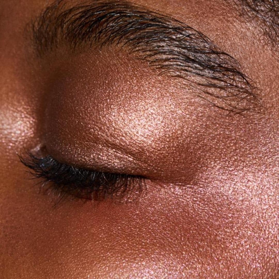 MAC „Dazzleshadow“ blizgučių pavidalo akių šešėliai, kompaktiški – 1 g.