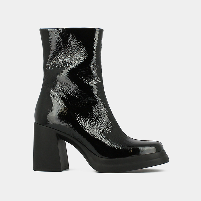 Boots à bouts carrés et plateformes  en vernis plissé noir