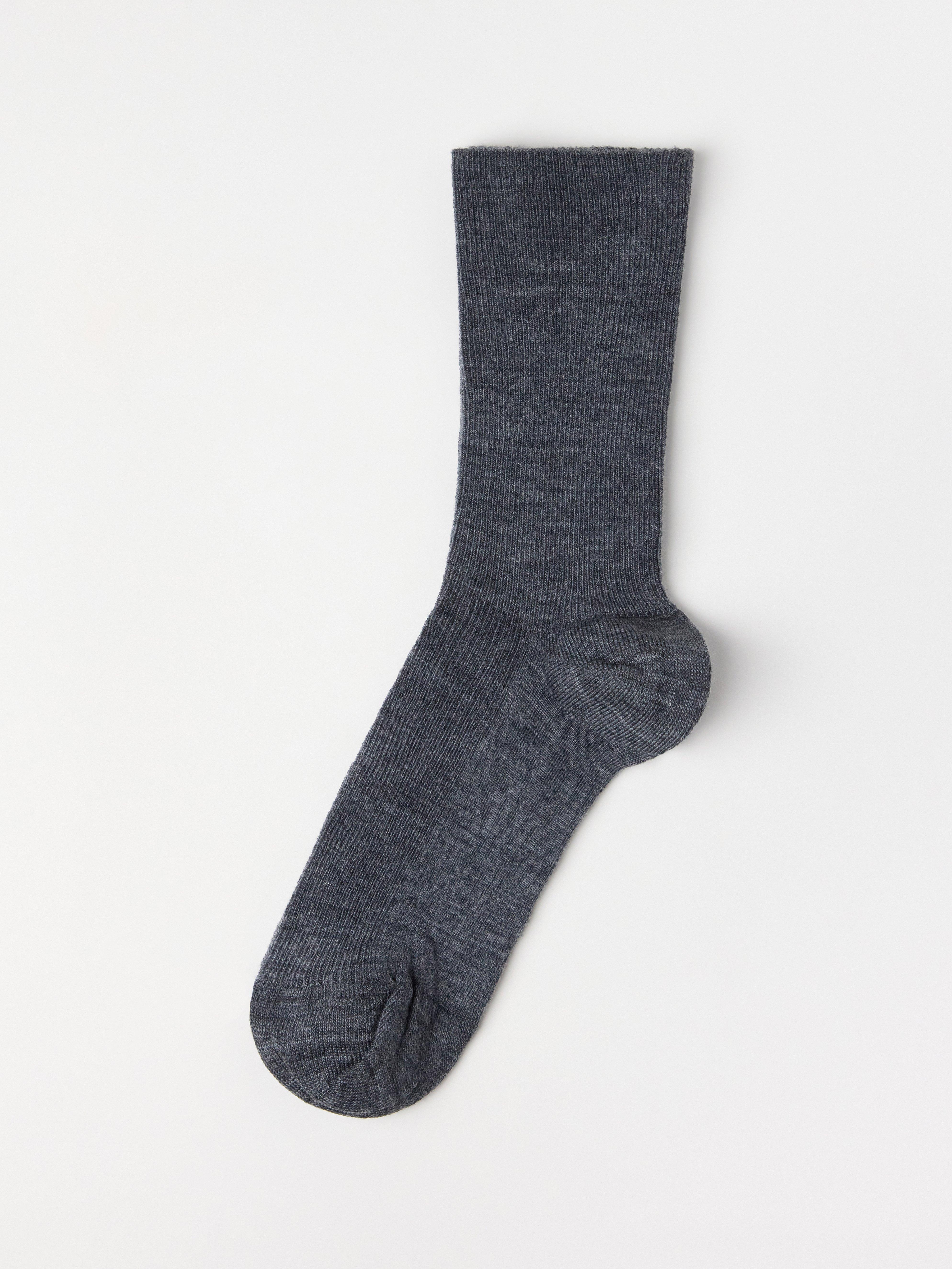 Calcetines acanalados de mezcla de lana merino, color gris antracita.