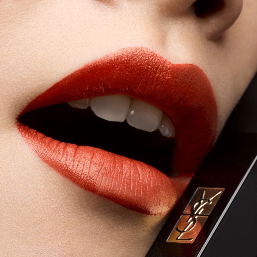 Rouge Pur Couture The Slim Velvet Radical Луксузни кармини