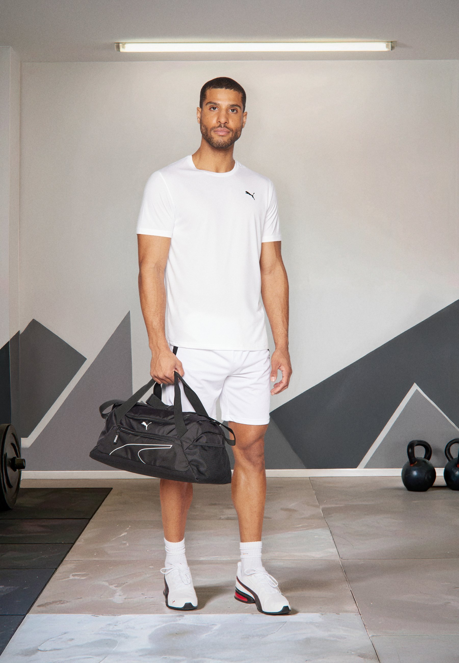 Puma ESSENTIALS SOLID CAT TEE - Sportovní tričko - white